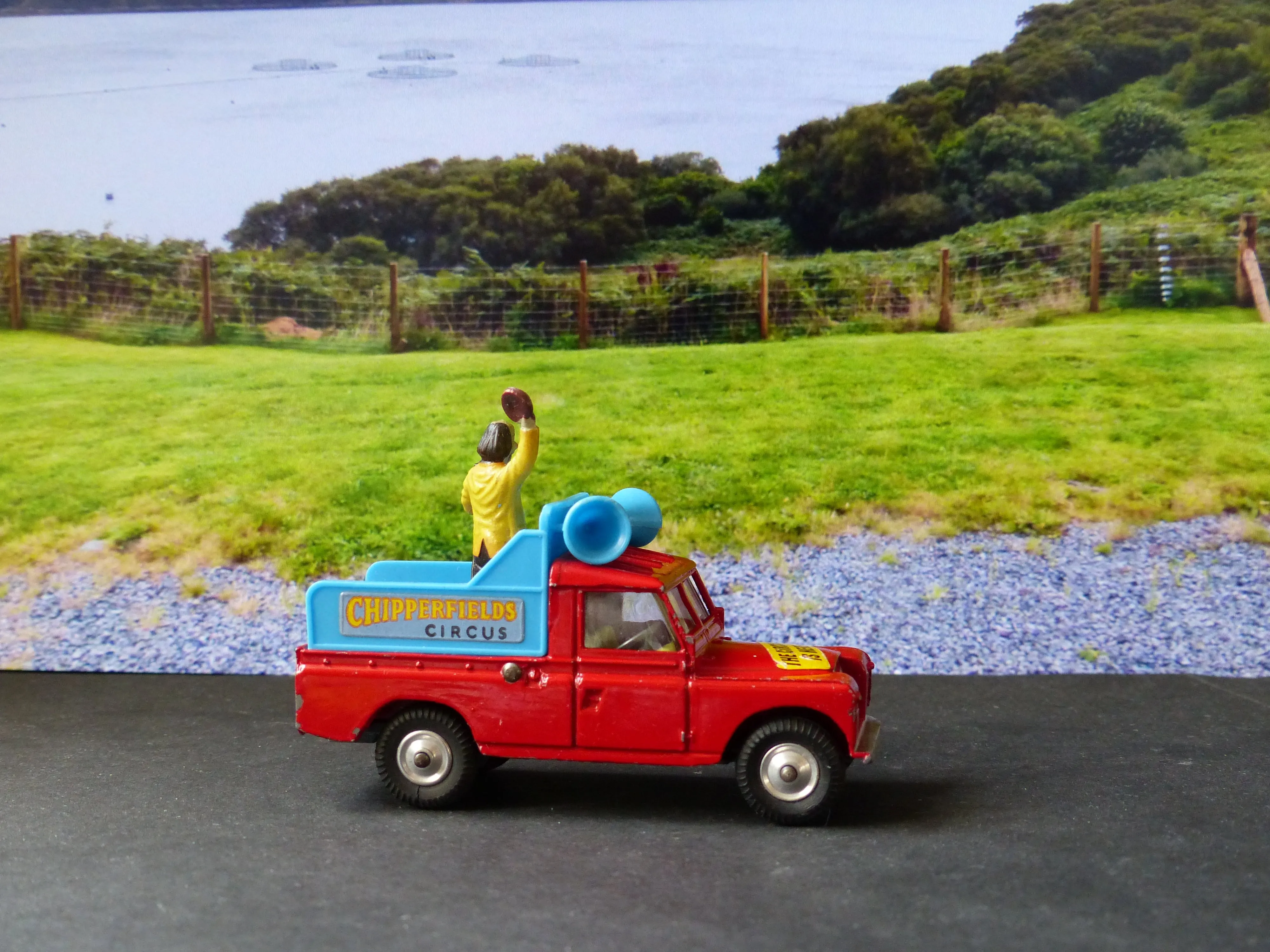 487 Chipperfields Circus Land Rover Parade Vehicle