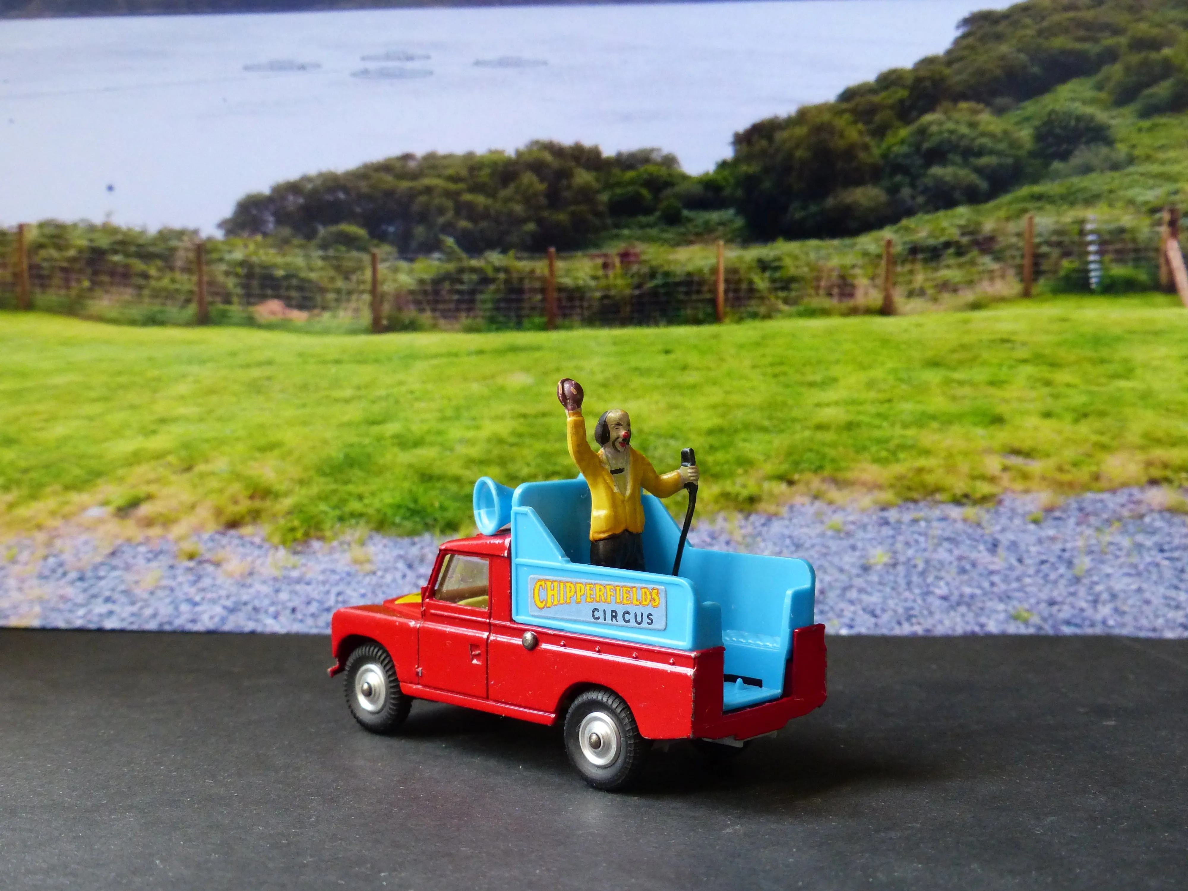487 Chipperfields Circus Land Rover Parade Vehicle