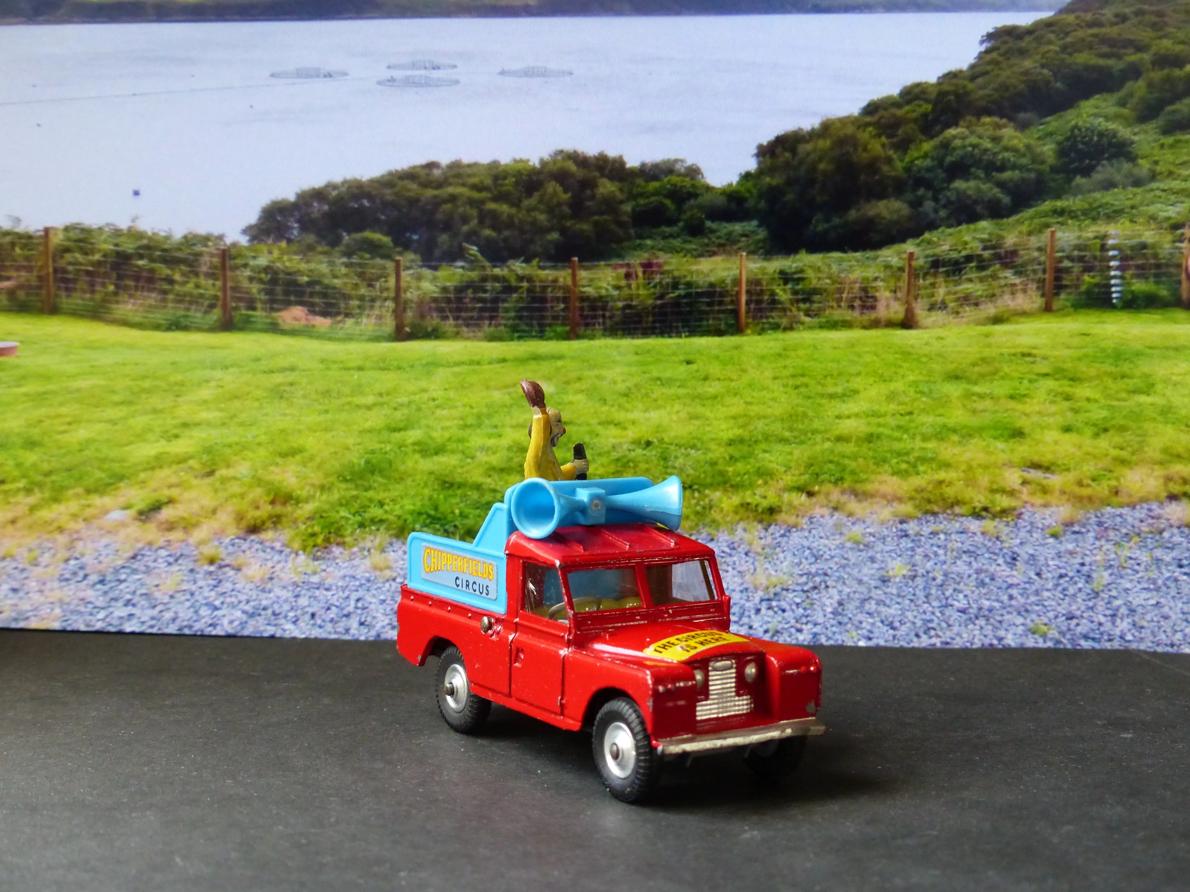 487 Chipperfields Circus Land Rover Parade Vehicle