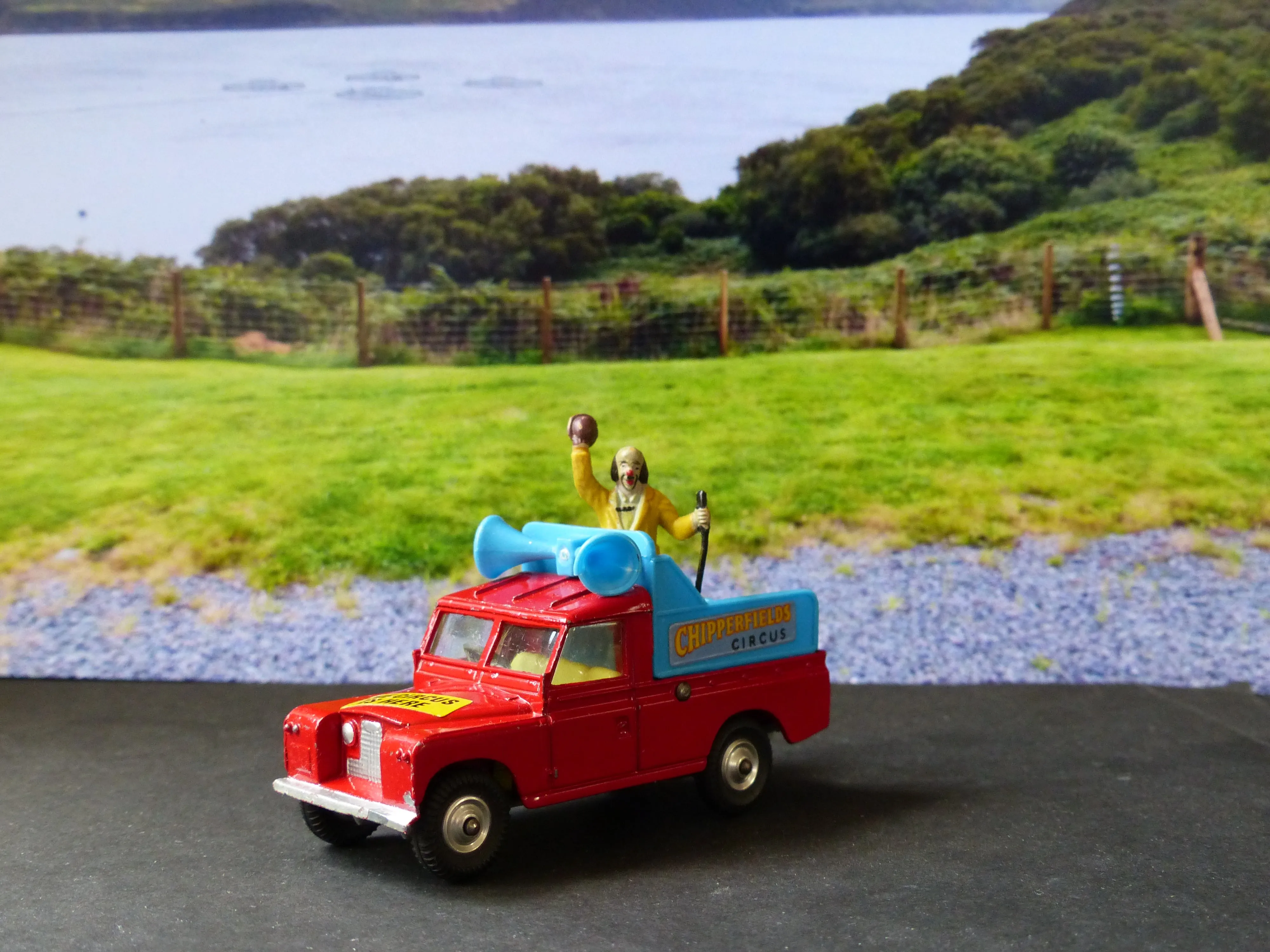 487 Chipperfields Circus Land Rover Parade Vehicle