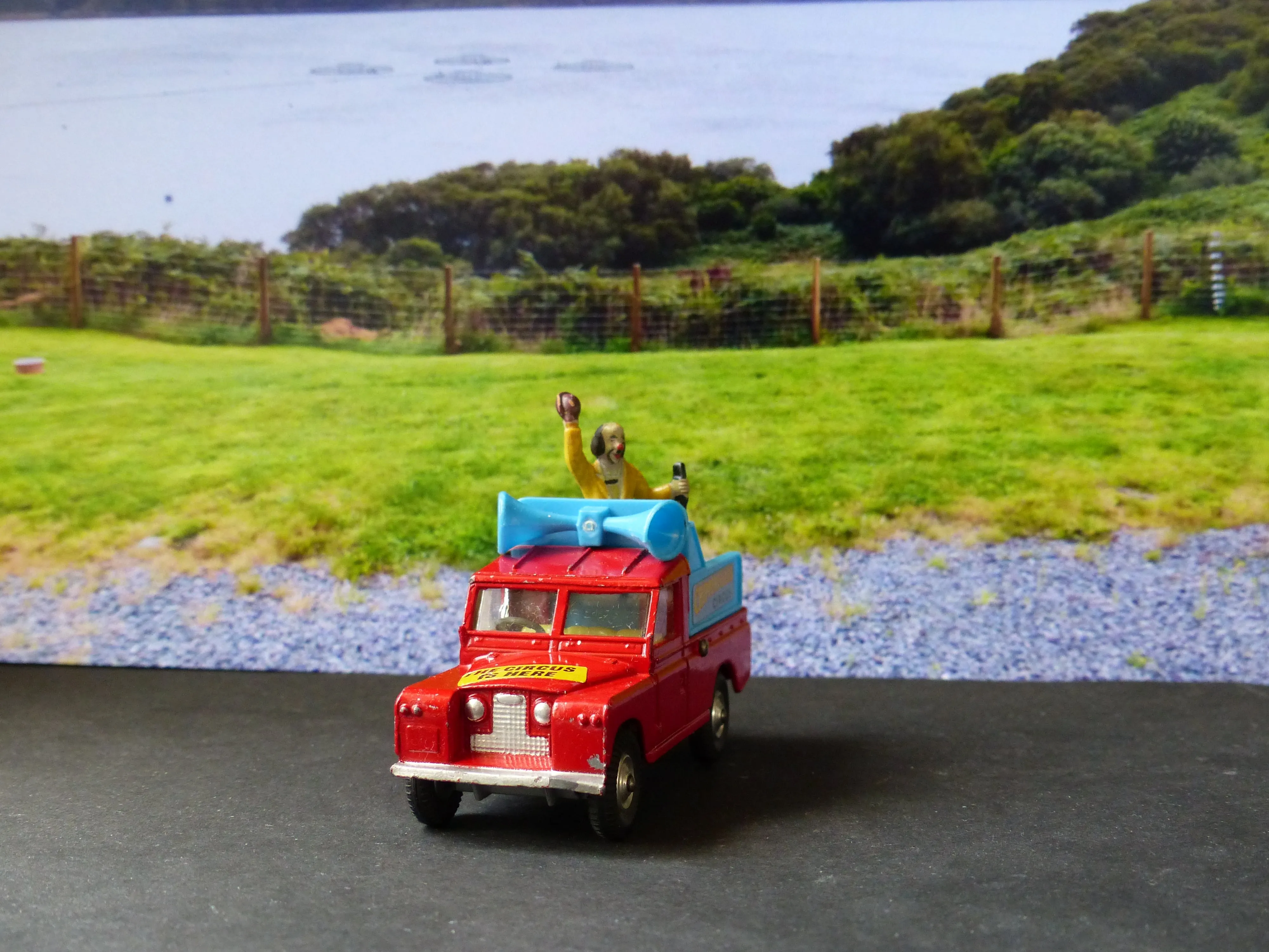 487 Chipperfields Circus Land Rover Parade Vehicle