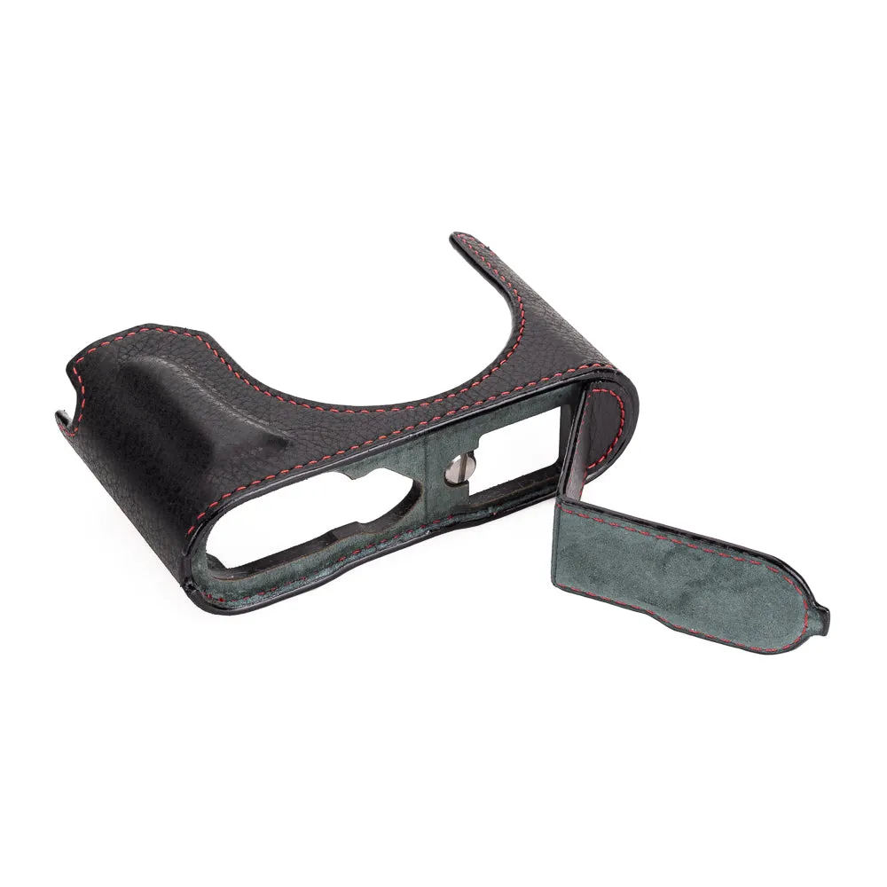Arte di Mano Leica Q3 Half Case (Type 1-SD, Screw Secured) - Rally Black with Red Stitching
