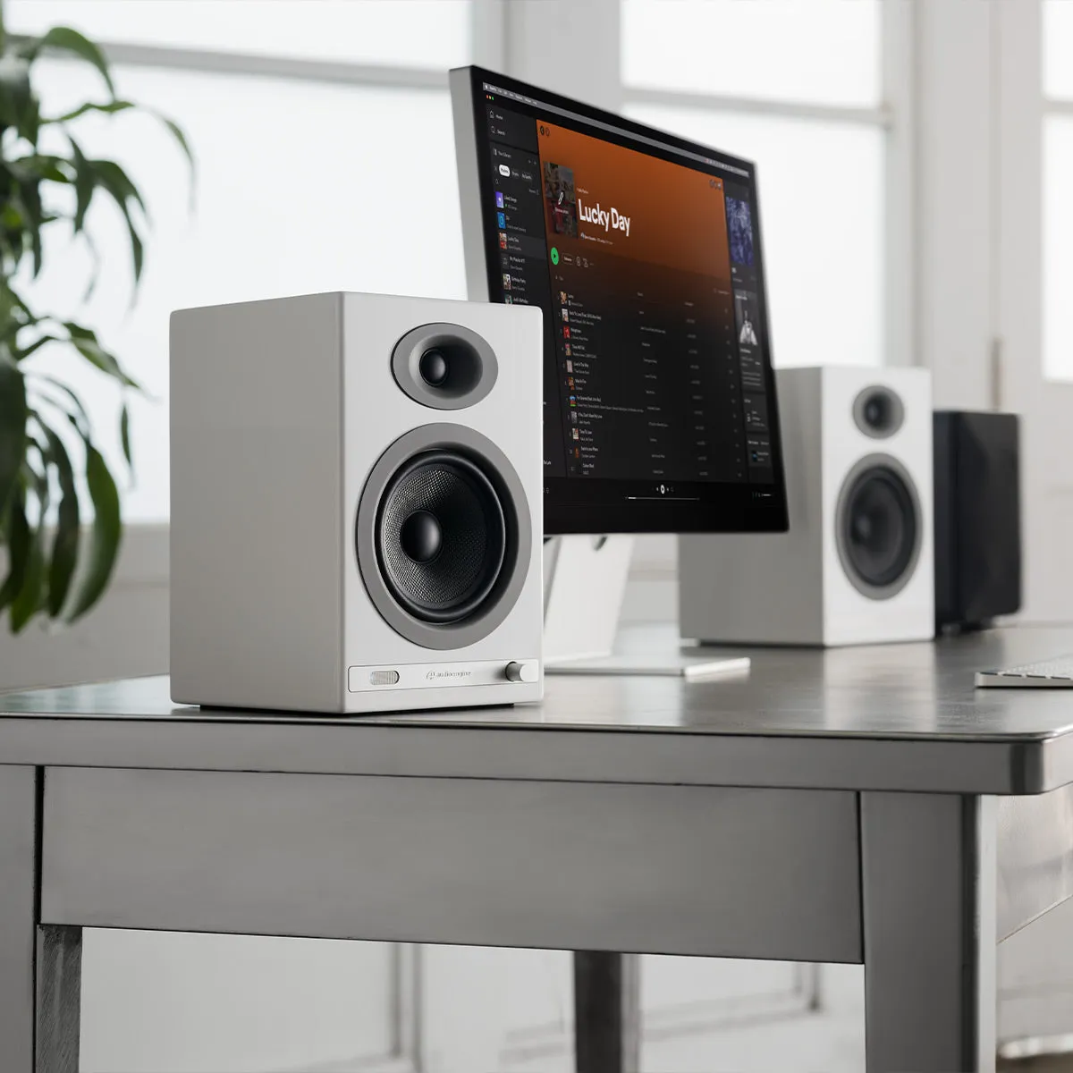 Audioengine HD5 Powered Bluetooth Bookshelf Speakers - Pair (High-Gloss Piano White)