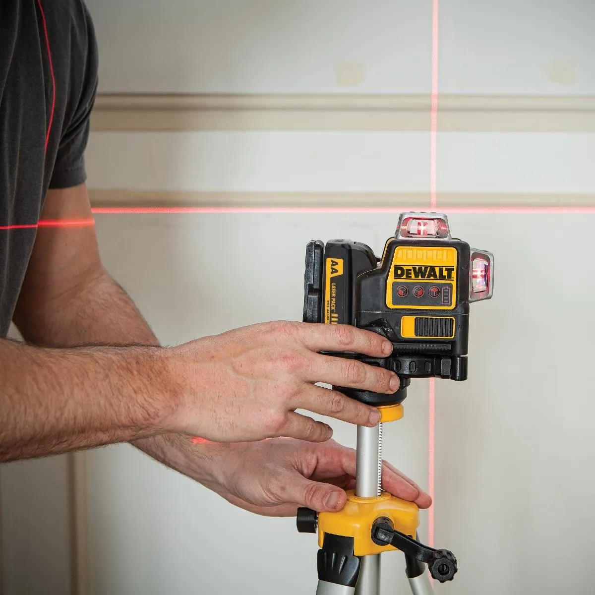 DeWalt DW089LR 12V 3 x 360 Degree Red Line Laser
