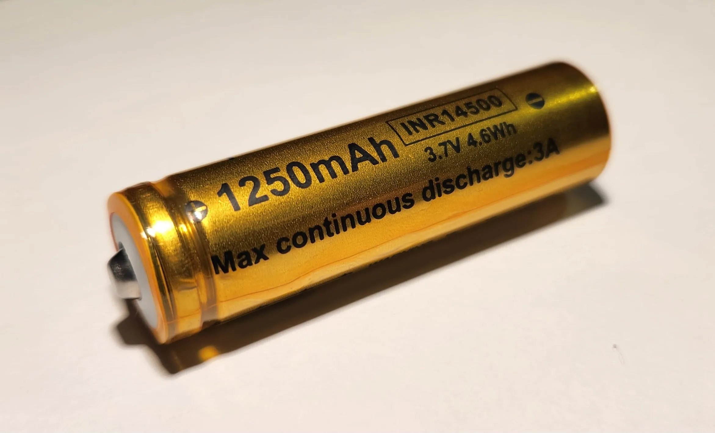 Vapcell F12 14500 1250 mAh 3A Rechargeable Lithium-Ion Battery *** HAS TO BE SHIPPED WITH FLASHLIGHT   FEDEX ***