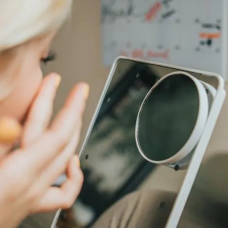 Vivitar Mirror 10x Magnification with Bluetooth Speakers and Wireless Charging