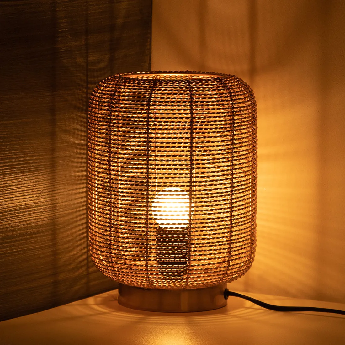 'Weaved Barrel' Handcrafted Table Lamp In Iron (9.6 Inch, Golden)